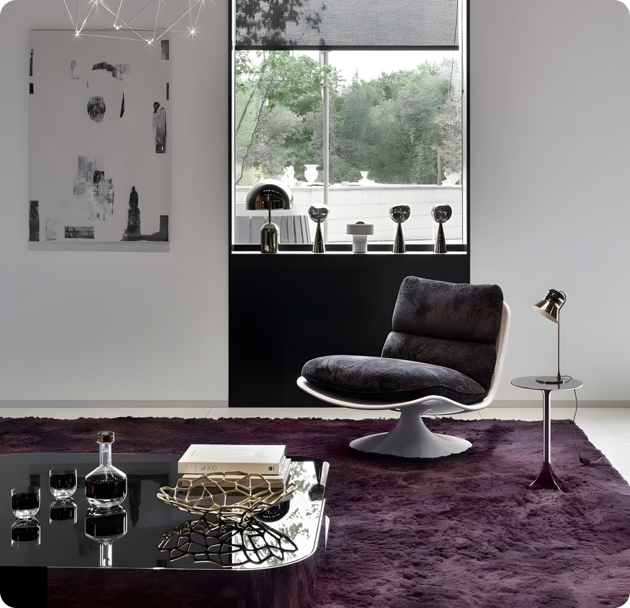 Интерьер с дизайнерским креслом, столиком и предметами декора